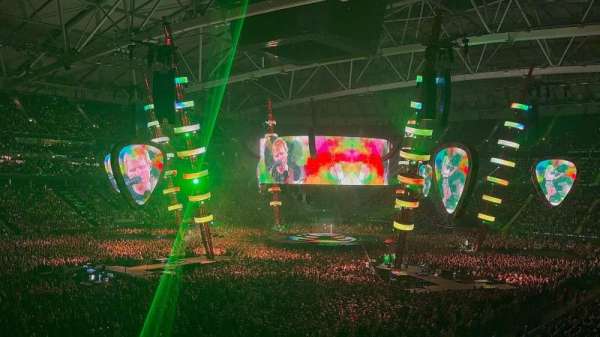 Strawberry Arena, section: 206, row: 1, seat: 3