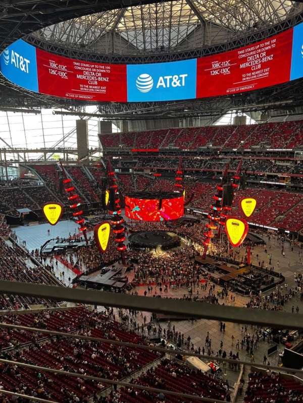 Mercedes-Benz Stadium, section: 332, row: 1, seat: 12