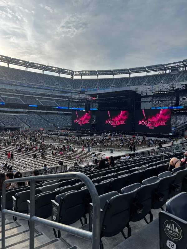 MetLife Stadium, section: 116, row: 19, seat: 1