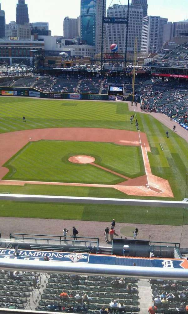 Comerica Park, section: 332, row: b, seat: 8