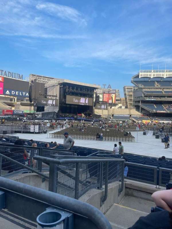 Yankee Stadium, section: 127, row: 5, seat: 9