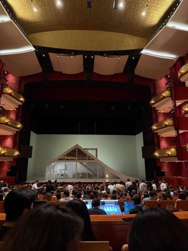 Esplanade Theatre, section: Foyer Stalls, row: CC, seat: 32