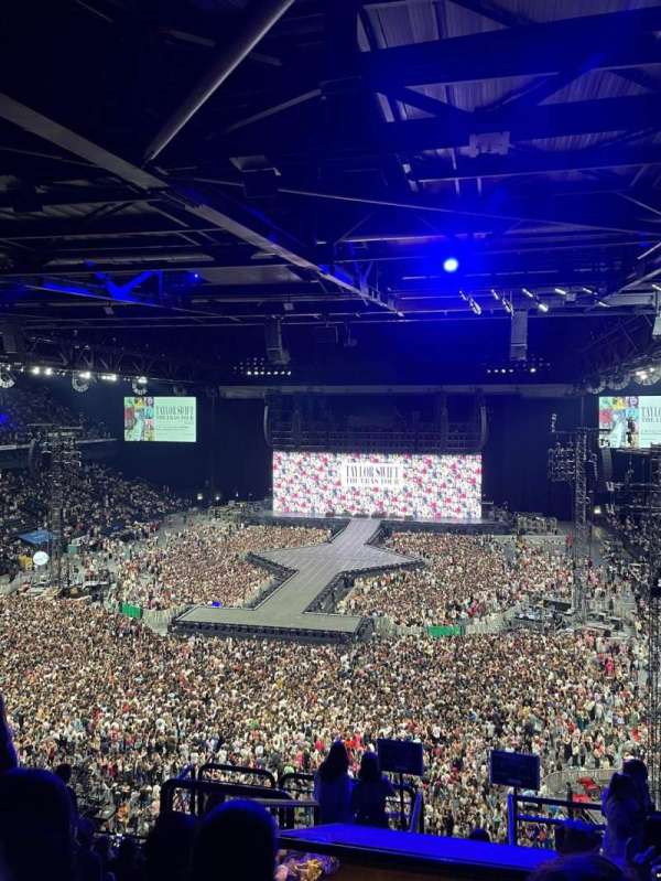 Paris La Défense Arena, section: 412, row: 52, seat: 20
