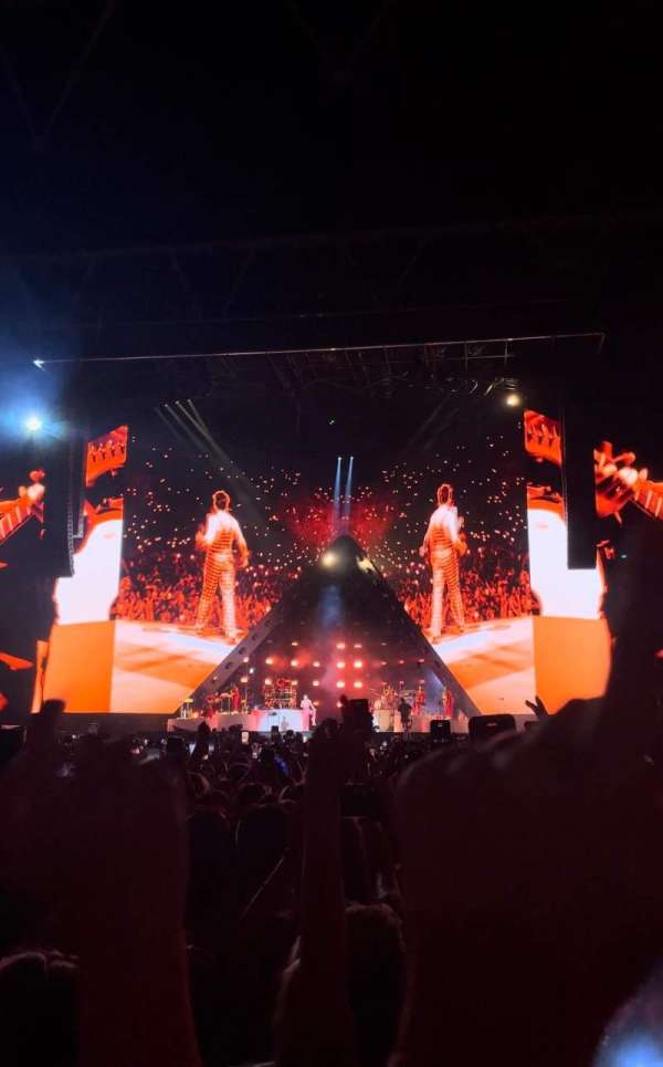 Wembley Stadium, section: Front standing