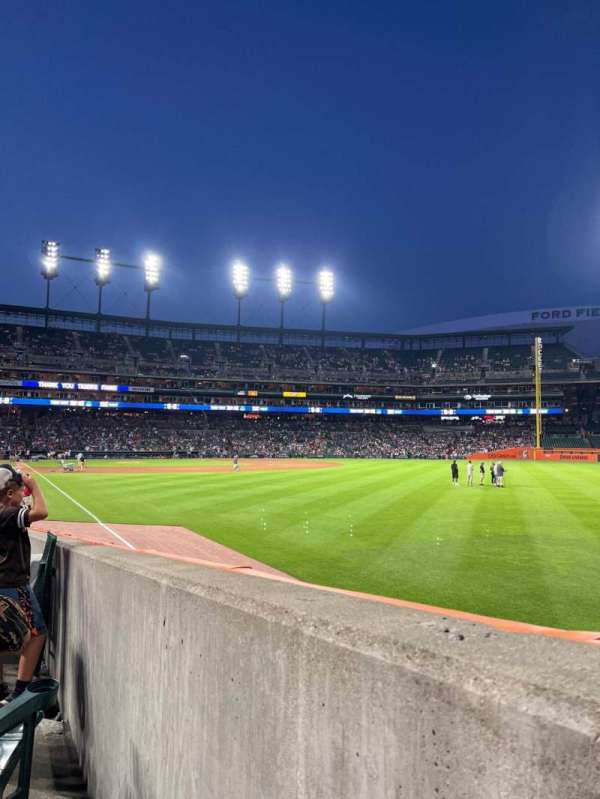 Comerica Park, section: 112, row: 17, seat: 16
