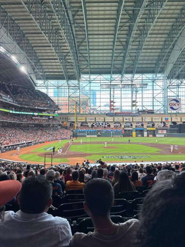 Daikin Park, section: 122, row: 29, seat: 24