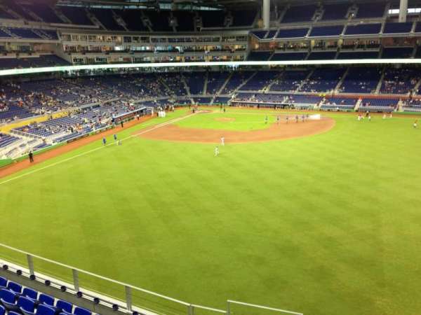 LoanDepot Park, section: 137, row: 7, seat: 21