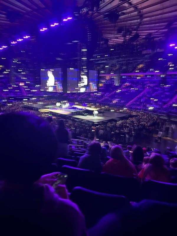 Madison Square Garden, section: 120, row: 20, seat: 3-5