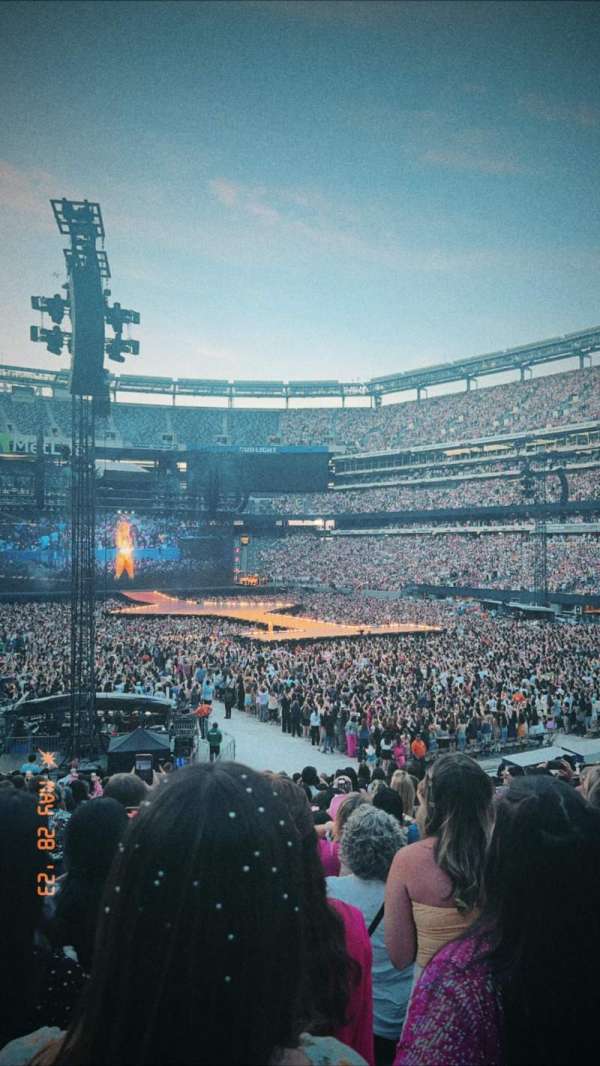 MetLife Stadium, section: 129, row: 25, seat: 29