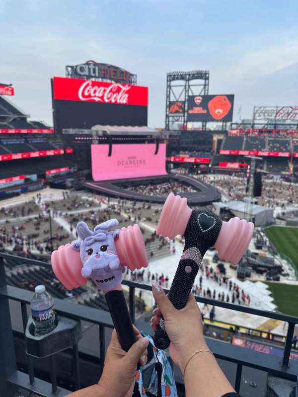 Citi Field, section: 423, row: 1, seat: 1-3