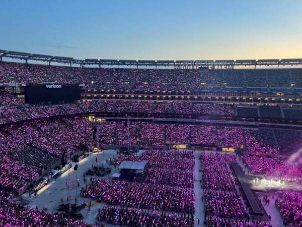 MetLife Stadium, section: 313, row: 1, seat: 23-24