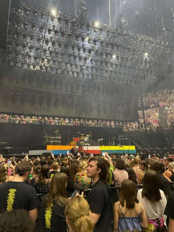 Accor Arena, section: Orchestre X, row: 4, seat: 10
