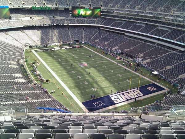 MetLife Stadium, section: 305, row: 22, seat: 13