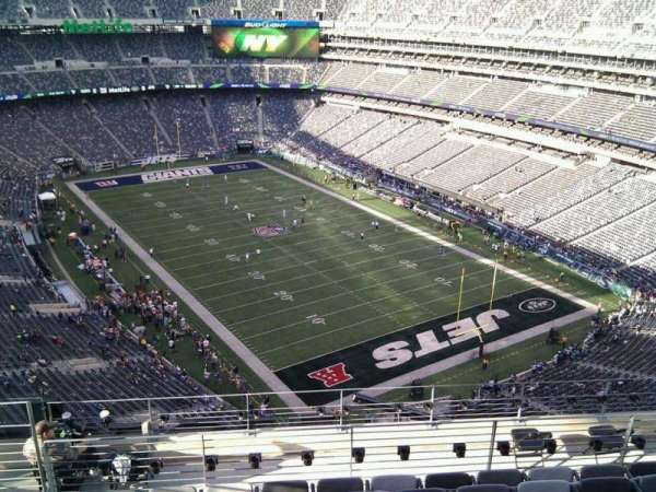 MetLife Stadium, section: 330, row: 14, seat: 18