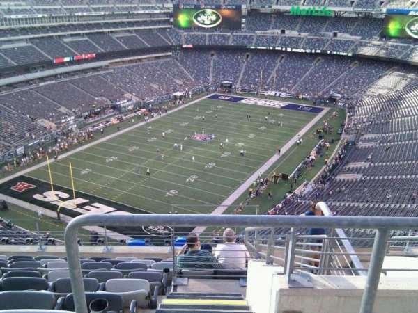 MetLife Stadium, section: 322, row: 14, seat: 4