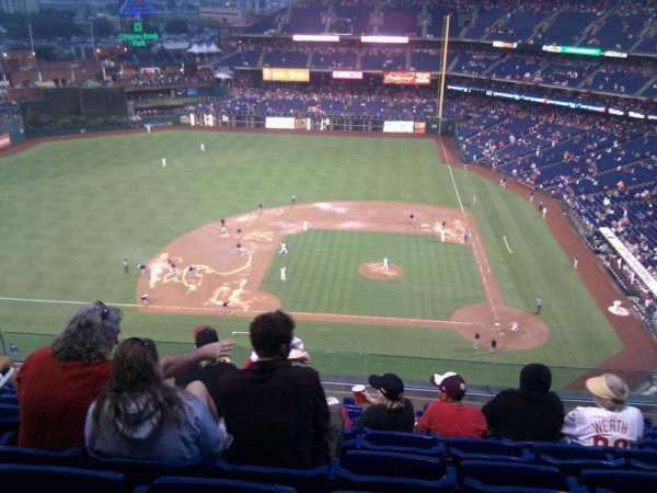 Citizens Bank Park, section: 425, row: 8, seat: 15