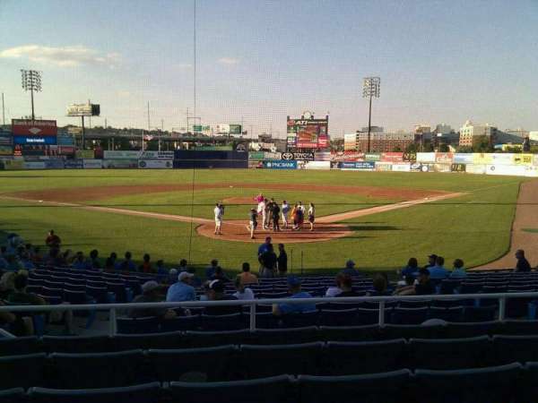 Frawley Stadium, section: h, row: 6, seat: 9