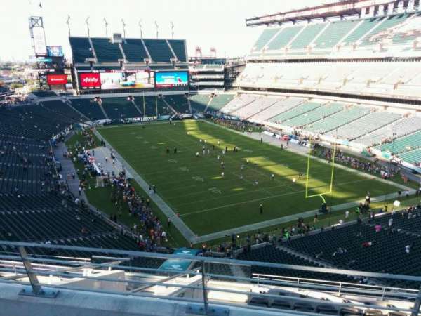 Lincoln Financial Field, section: Miller Lite Phlite Deck, row: 3, seat: 10