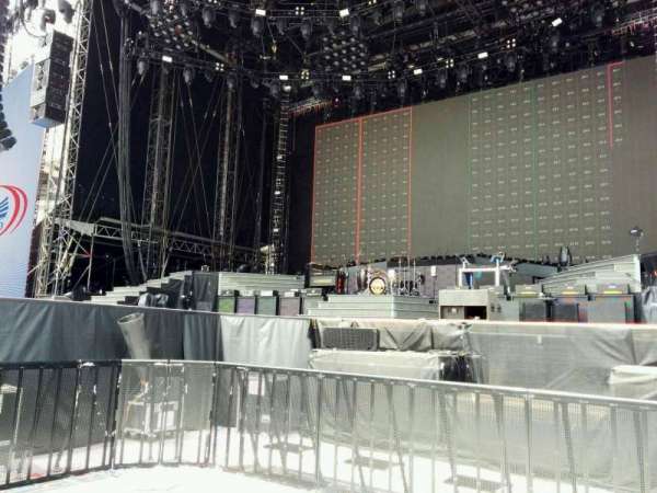 Soldier Field, section: pit right