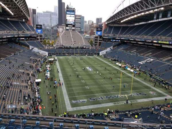 Lumen Field, section: 325, row: g, seat: 7