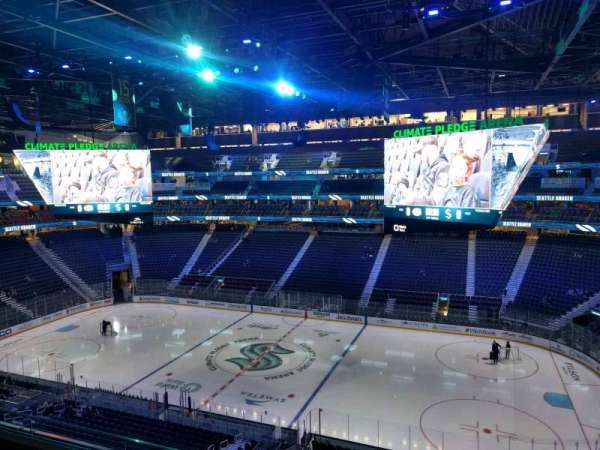 Climate Pledge Arena, section: 125, row: e, seat: 2