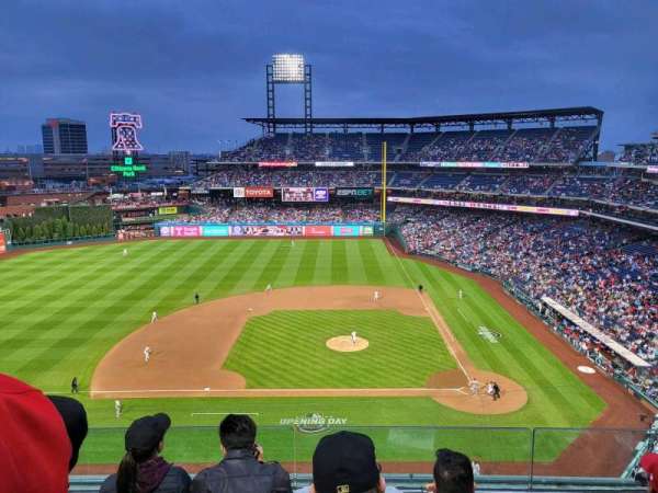 Citizens Bank Park, section: 325, row: 4, seat: 18