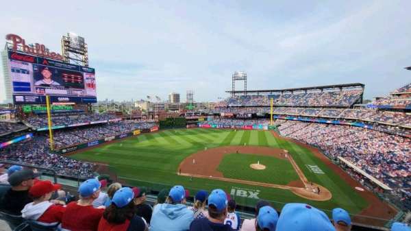 Citizens Bank Park, section: 325, row: 4, seat: q8