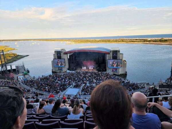 Jones Beach Theater, section: 305, row: U, seat: 4