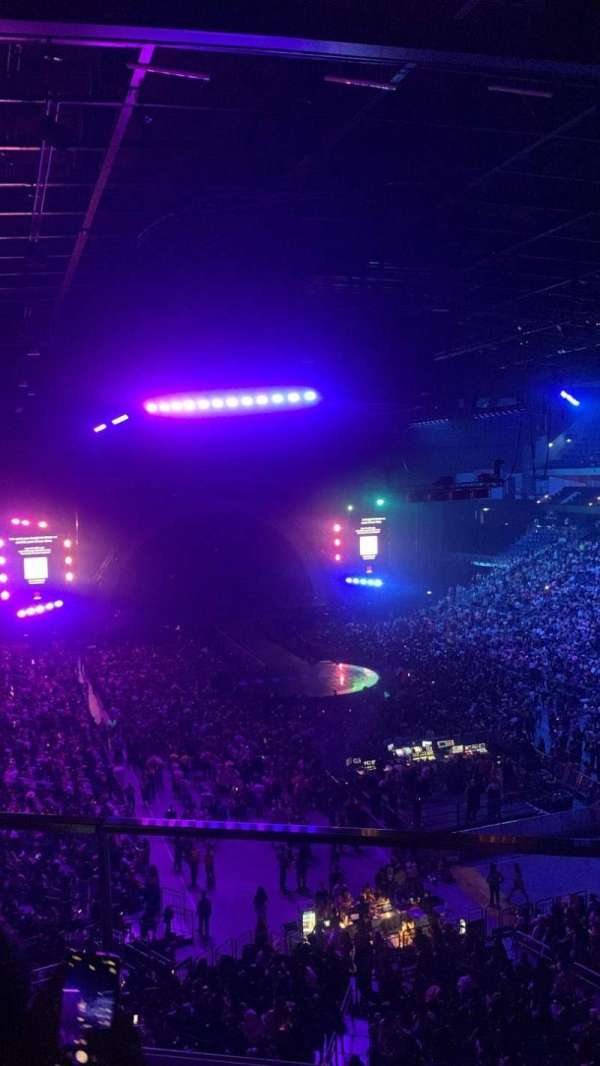 Uber Arena, section: 409, row: 2, seat: 5