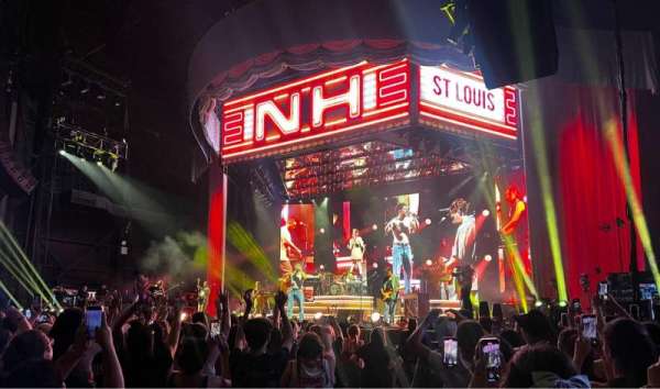 Hollywood Casino Amphitheatre, section: 103, row: J, seat: 1