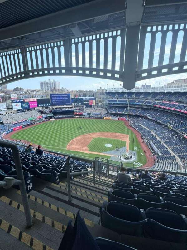 Yankee Stadium, section: 422, row: 13, seat: 28