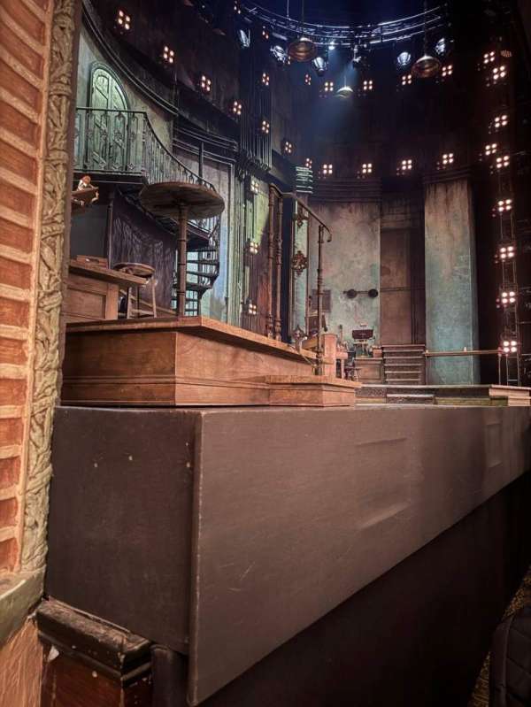 Walter Kerr Theatre, section: Orchestra L, row: C, seat: 13