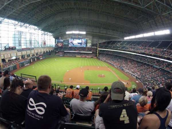 Daikin Park, section: 113, row: 5, seat: 8