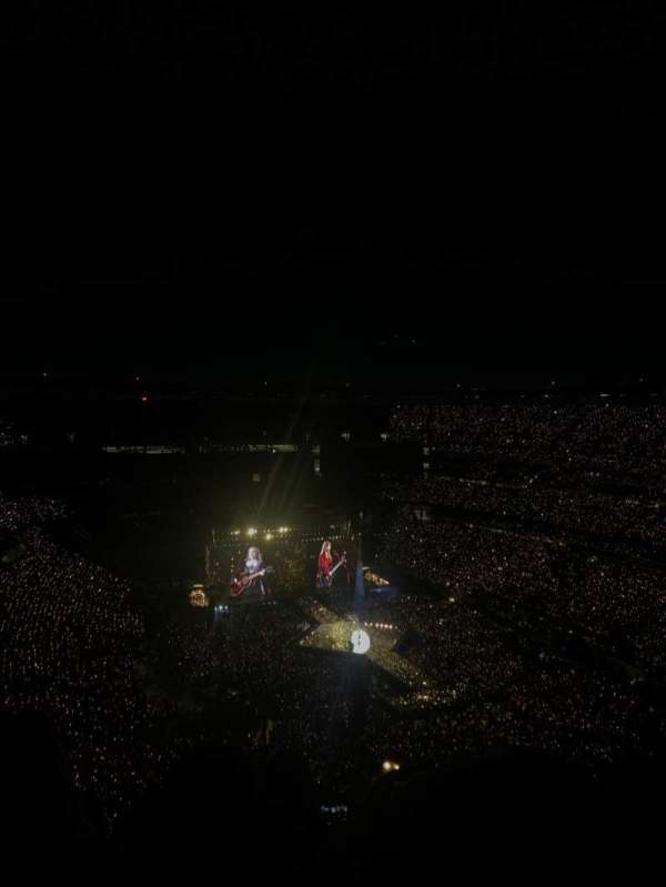 MetLife Stadium, section: 330, row: 22, seat: 25