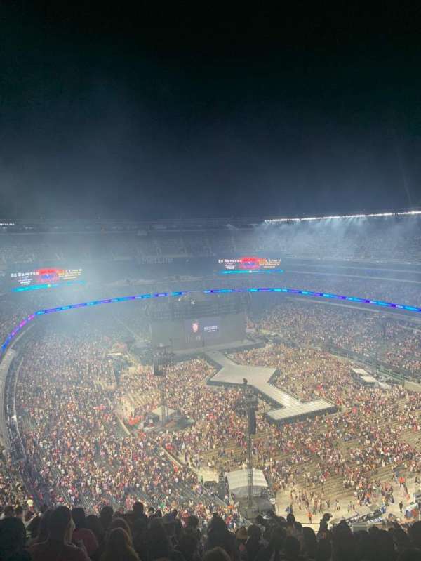 MetLife Stadium, section: 330, row: 22, seat: 25
