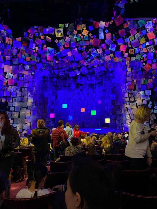 Cambridge Theatre, section: Stalls, row: Q, seat: 16