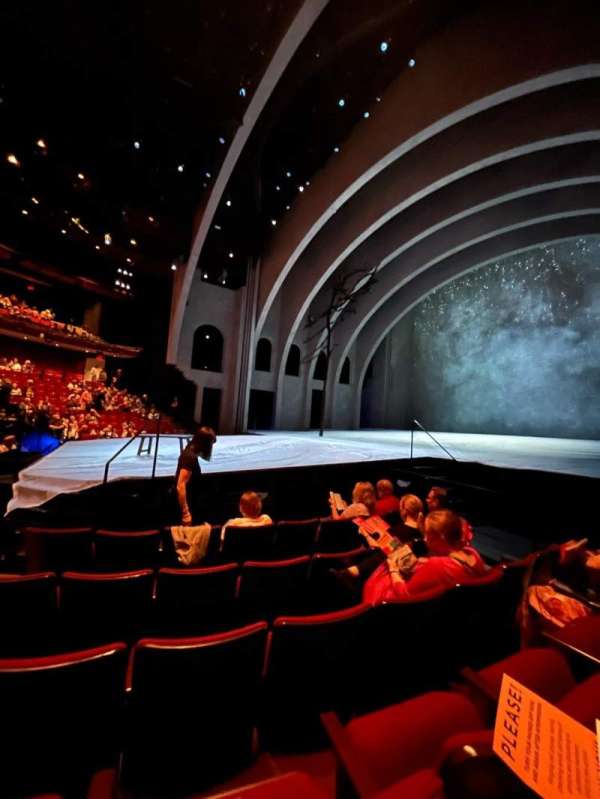Vivian Beaumont Theater, section: Orchestra R, row: G, seat: 508