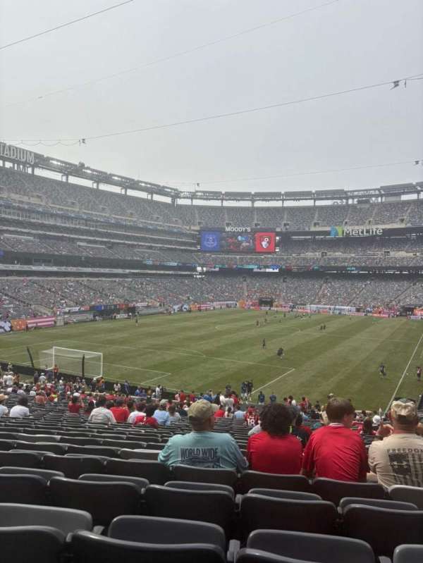 MetLife Stadium, section: 123, row: 36, seat: 9