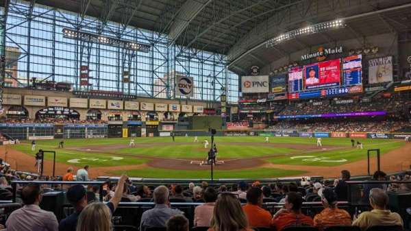 Daikin Park, section: 119, row: 17, seat: 6
