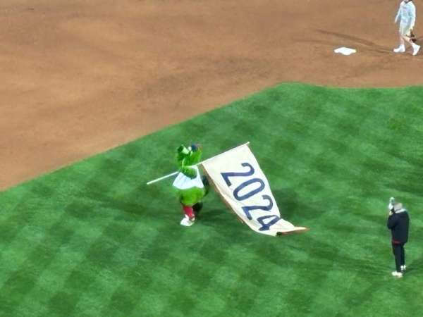 Citizens Bank Park, section: 322, row: 8, seat: 16