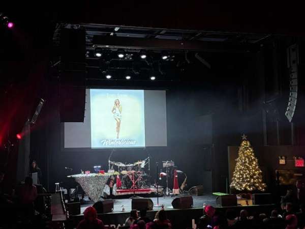 Gramercy Theatre, section: LOGE, row: BB, seat: 3