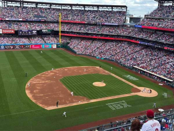 Citizens Bank Park, section: 428, row: 1, seat: 18
