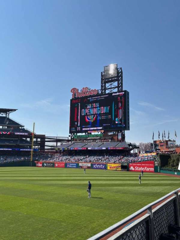 Citizens Bank Park, section: 106, row: 1, seat: 18