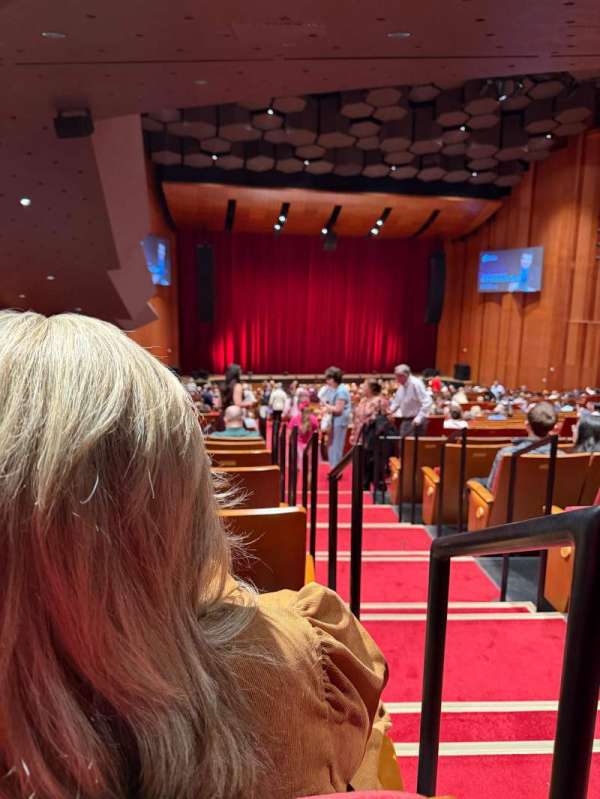 Jones Hall, section: Orchestra, row: GG, seat: 1