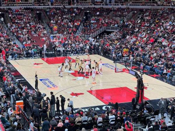 United Center, section: 228, row: 2, seat: 8