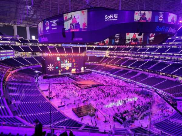 SoFi Stadium, section: 332, row: 3, seat: 16