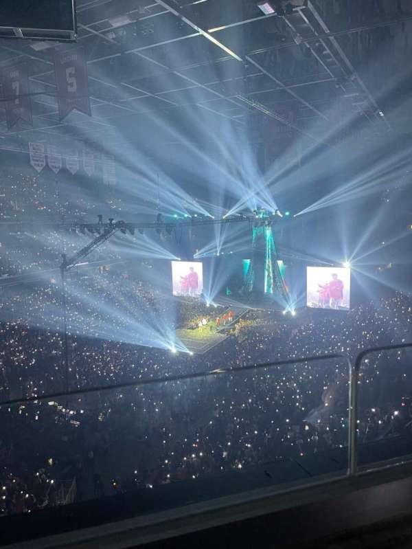 Capital One Arena, section: 412, row: A, seat: 7