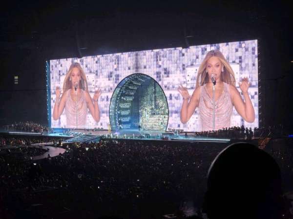 Rogers Centre, section: 113AL, row: 37, seat: 110