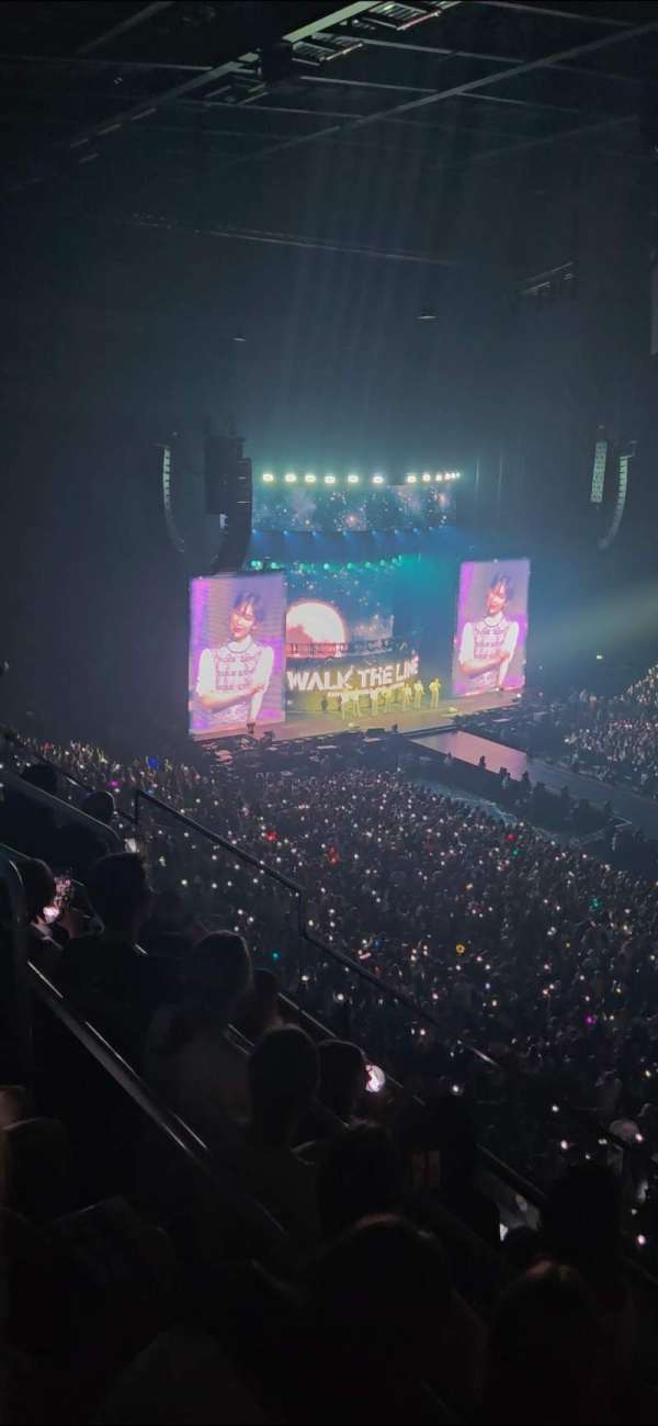 Uber Arena, section: 406, row: 4, seat: 7