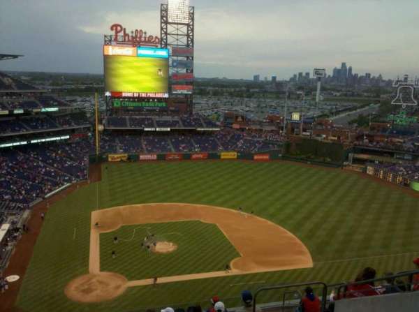 Citizens Bank Park, section: 417, row: 7, seat: 17
